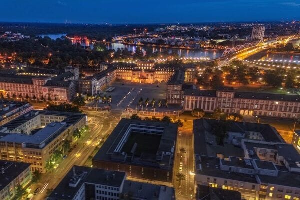 HitzeFREItag: Kühlende Orte – Abendspaziergang durch die Quadrate am Freitag, den 17. Juli 2026