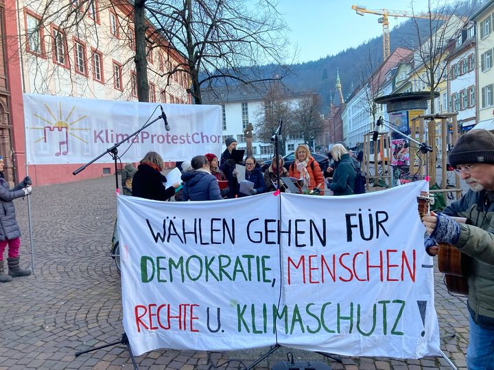 KlimaProtestChor singt am Samstag, den 8. Februar 2025 in Heidelberg