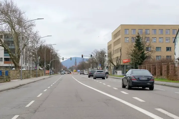 "Anwohner fordern Tag und Nacht Tempo 30 in Römerstraße", Artikel in der RNZ am 19. Dezember 2024